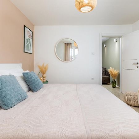 Unique Apartment Pula Bagian luar foto